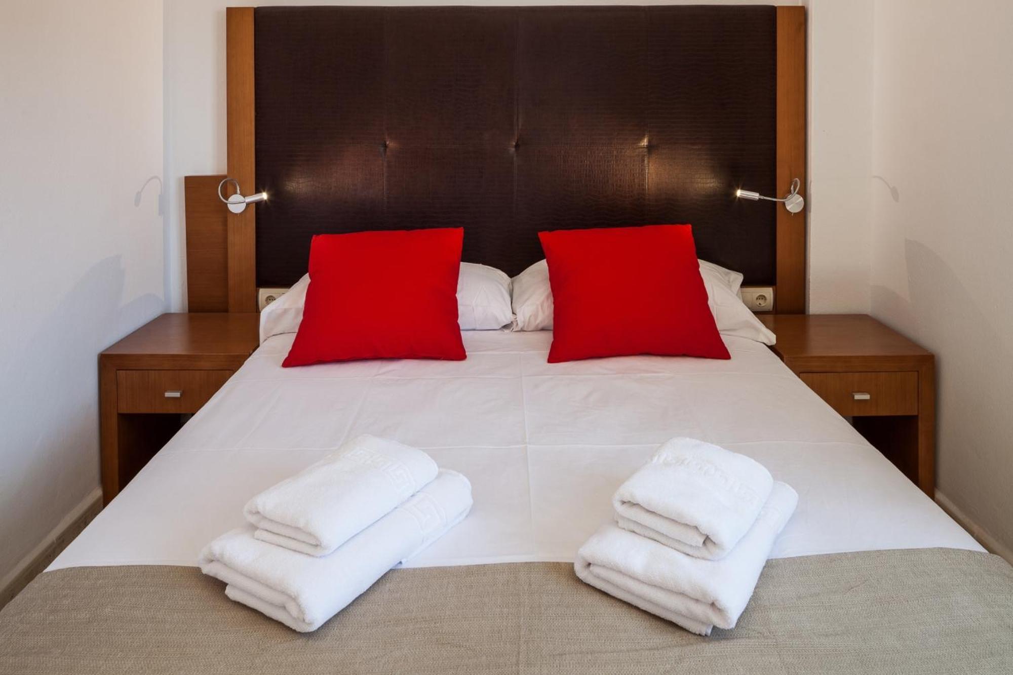 Ibiza Heaven Apartments (Adults Only) Playa d'en Bossa Habitación foto