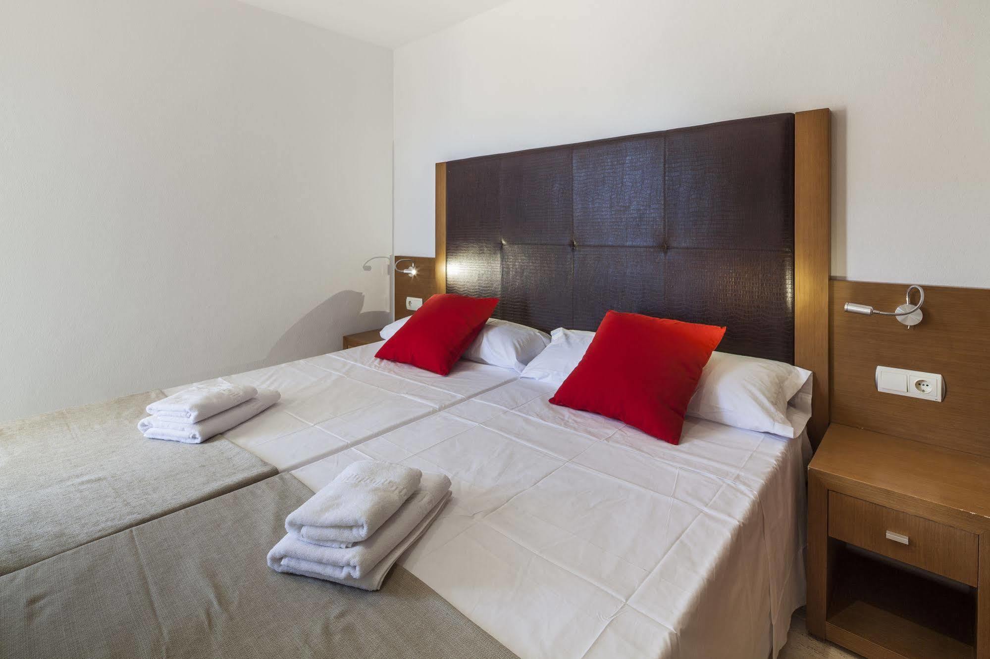 Ibiza Heaven Apartments (Adults Only) Playa d'en Bossa Exterior foto
