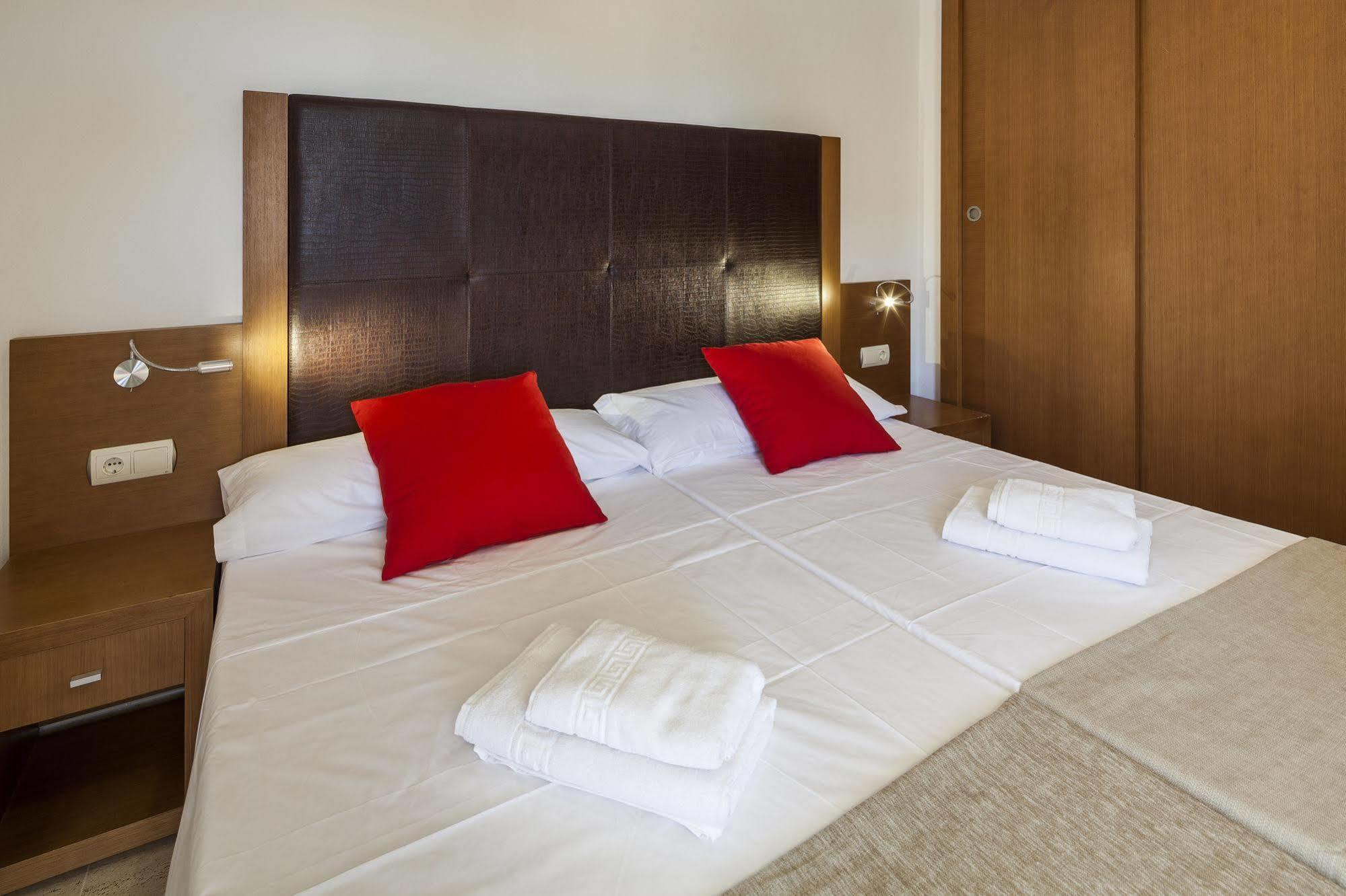 Ibiza Heaven Apartments (Adults Only) Playa d'en Bossa Exterior foto